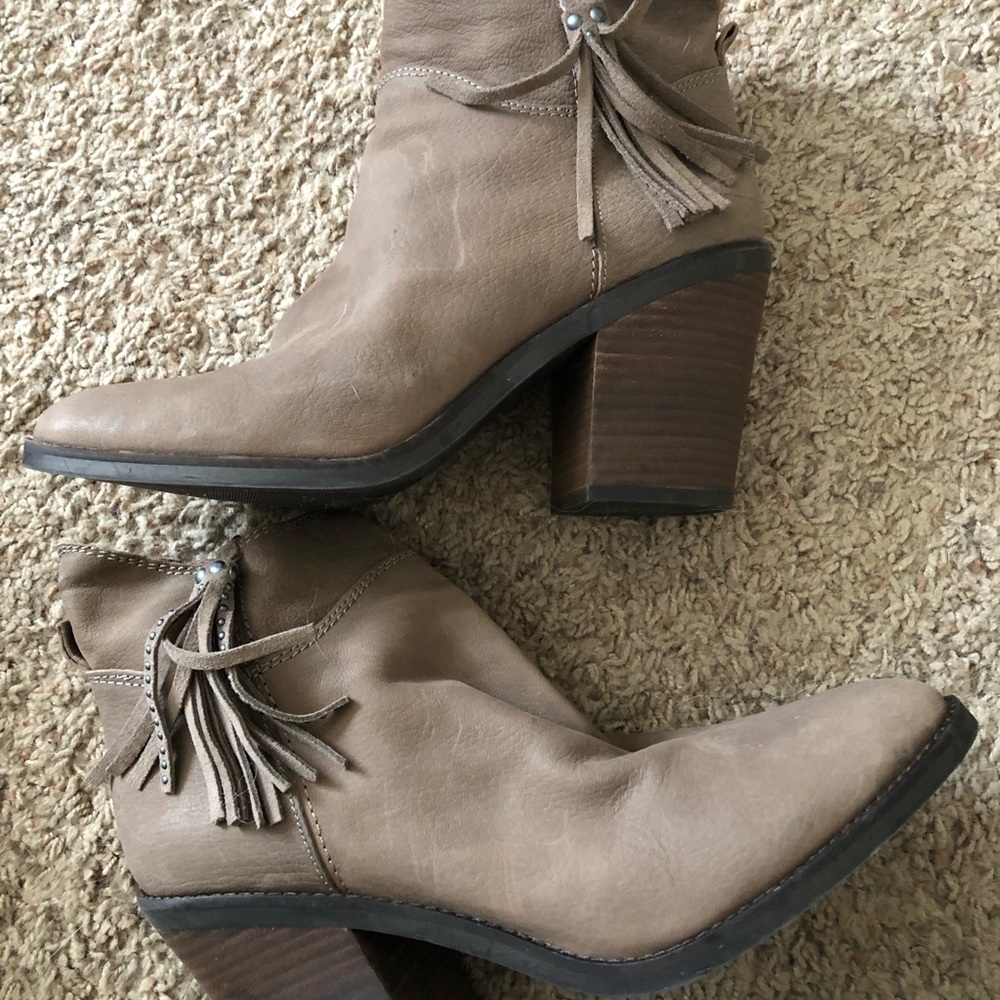 lucky brand pavel tassel booties